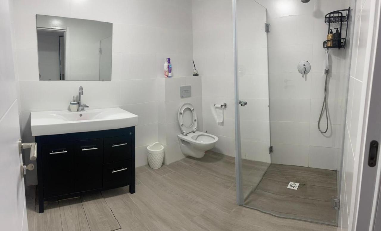 חדרי לייבל Label Rooms Blue & Red Tiberias Exterior foto