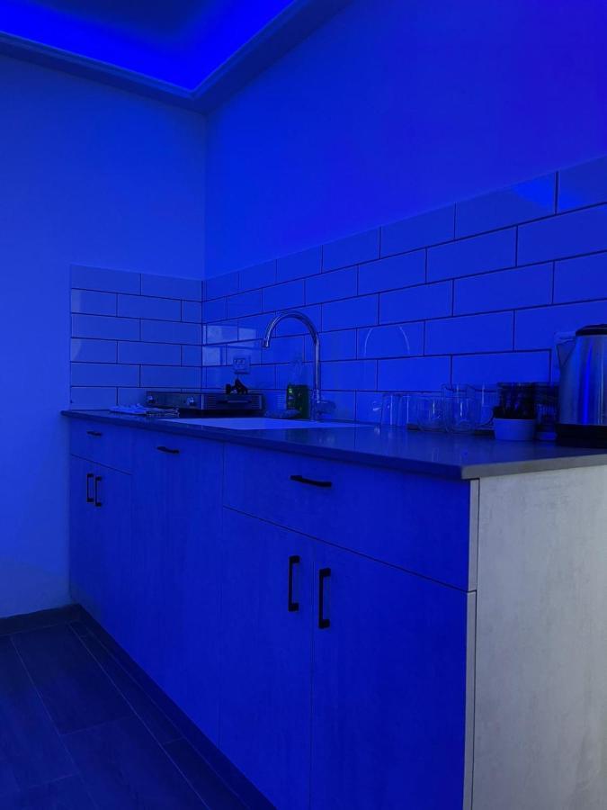 חדרי לייבל Label Rooms Blue & Red Tiberias Exterior foto